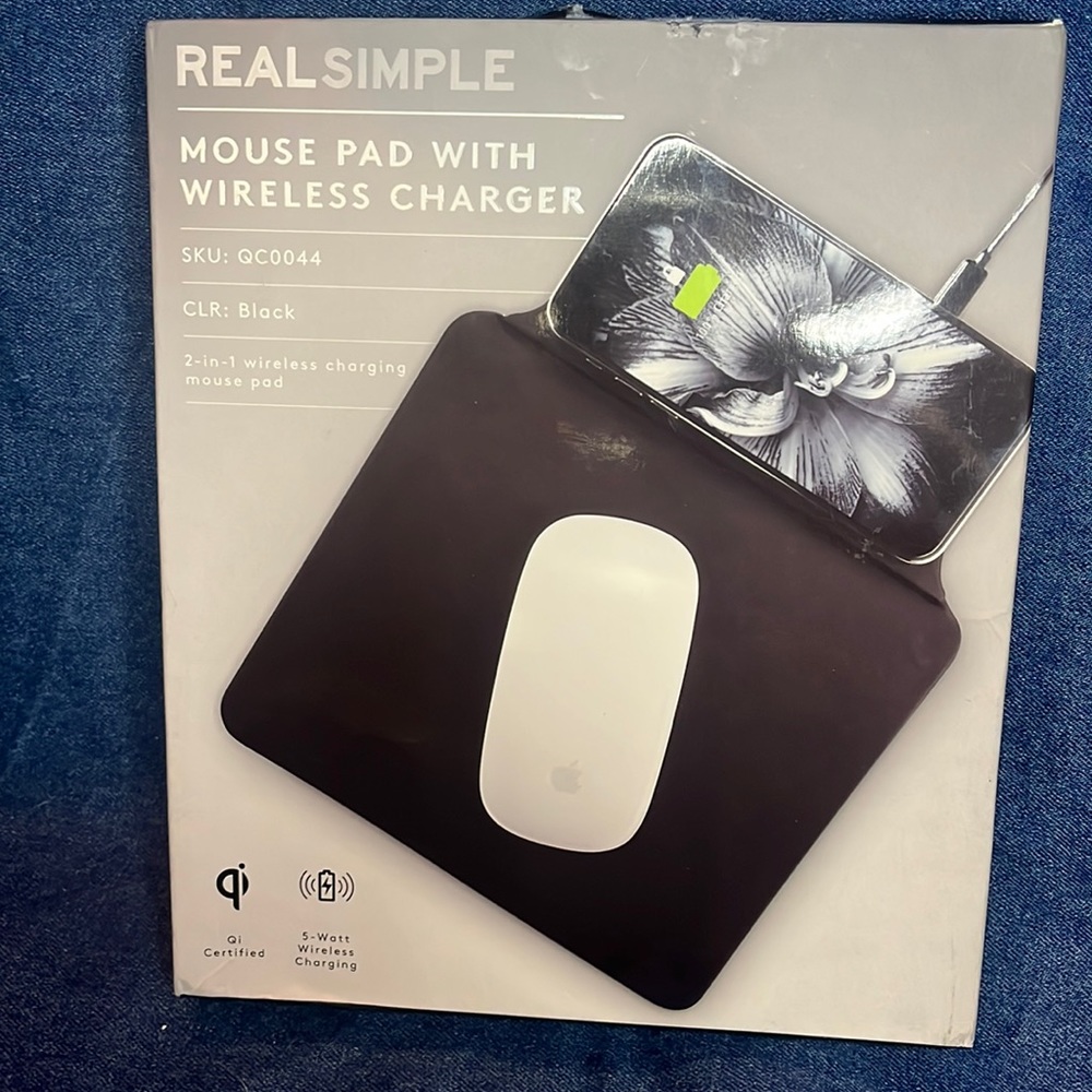 Real Simple Black Mousepad with Wireless Charger NIB NEW NWT